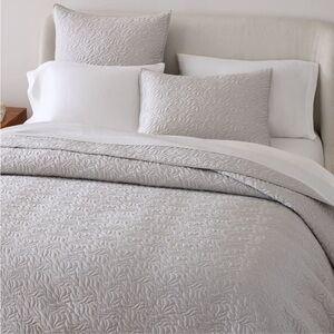 West Elm | Floral Silky Tencel Quilt | Frost Gray | Full/Queen